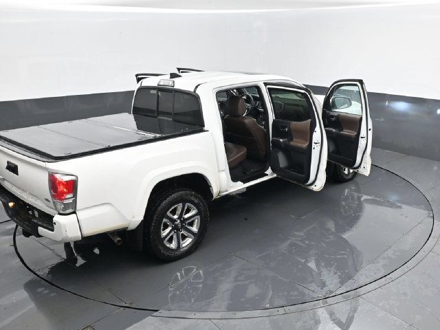 Used 2016 Toyota Tacoma Limited w/ Towing Package AWD/4WD image 25