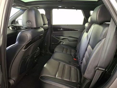 Used 2019 Kia Sorento SX image 9