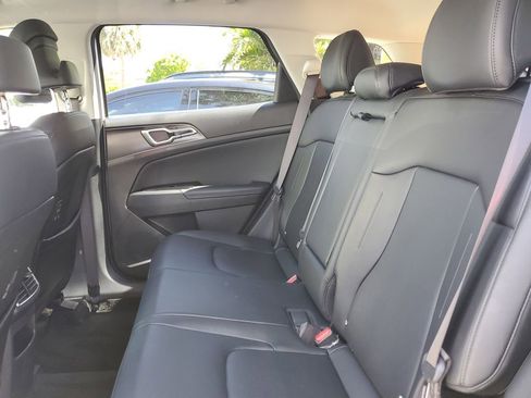 Used 2023 Kia Sportage EX AWD/4WD image 16