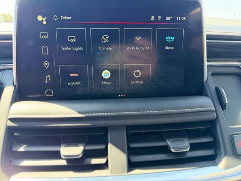Used 2024 GMC Yukon SLT w/ SLT Luxury Package RWD image 13