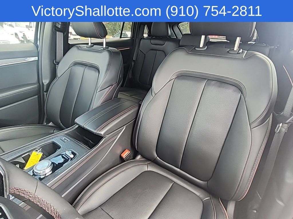 Used 2024 Jeep Wagoneer Launch Edition AWD/4WD image 23