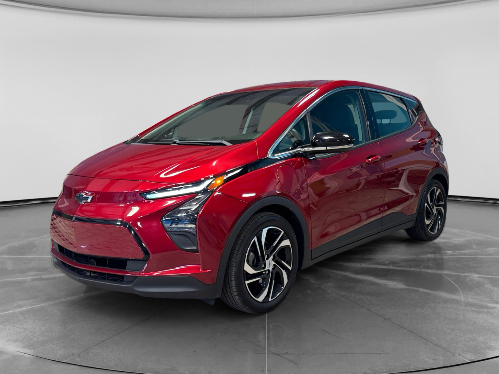 Used 2023 Chevrolet Bolt LT w/ Infotainment Package FWD image 1