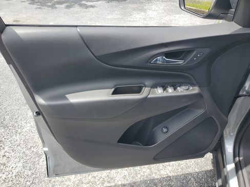 Used 2024 Chevrolet Equinox LT FWD image 11