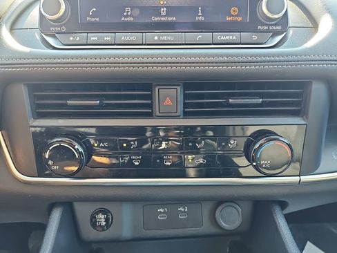 Used 2024 Nissan Rogue S FWD image 24