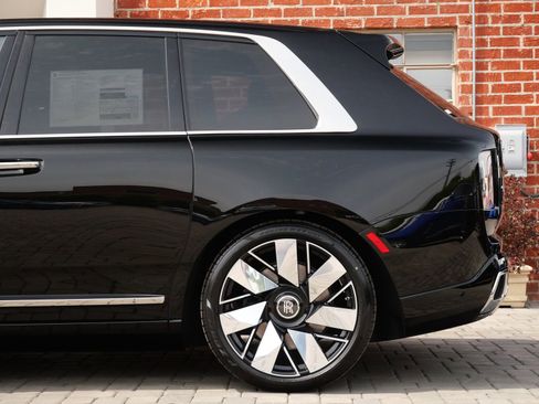 New 2026 Rolls-Royce Cullinan AWD/4WD image 22
