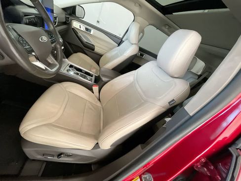 Used 2020 Ford Explorer Platinum w/ Premium Technology Package image 11