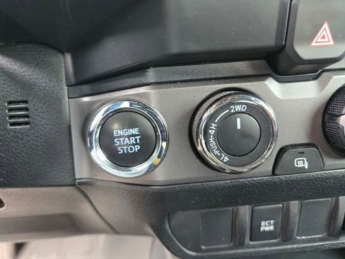 Certified 2023 Toyota Tacoma TRD Off-Road AWD/4WD image 18