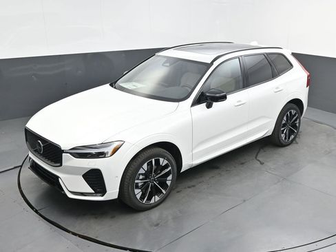 New 2026 Volvo XC60 B5 Plus w/ Protection Package Premier AWD/4WD image 22