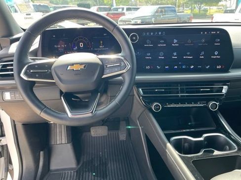 Used 2026 Chevrolet Traverse LT w/ LPO, Floor Liner Package FWD image 13