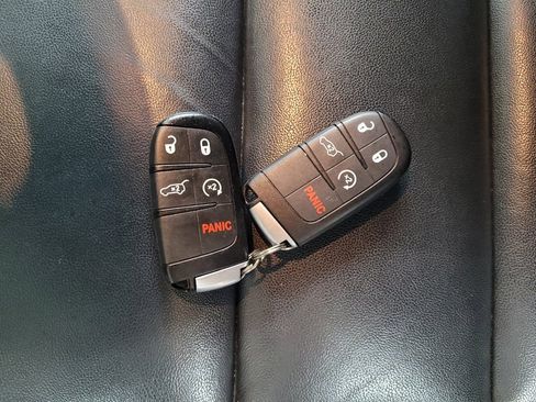Used 2020 Jeep Grand Cherokee Limited AWD/4WD image 32