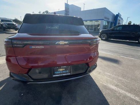 Used 2025 Chevrolet Equinox EV LT w/ Convenience Package image 7