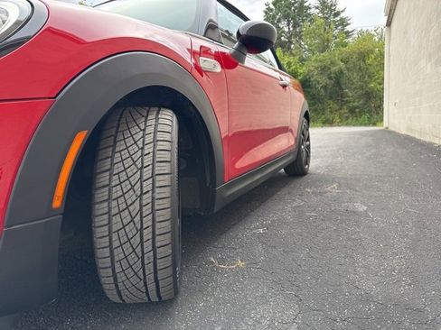 Used 2019 MINI Cooper S w/ Premium Package image 29