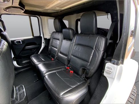 Used 2018 Jeep Wrangler Unlimited Sahara AWD/4WD image 21