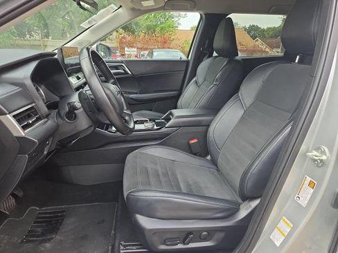 Used 2025 Mitsubishi Outlander SE AWD/4WD image 24