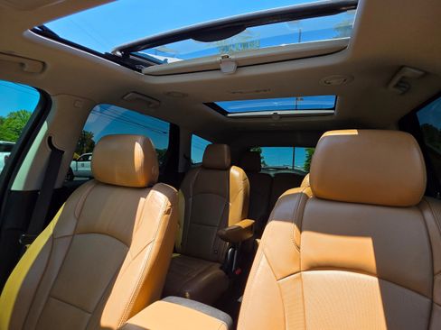 Used 2018 Buick Enclave Essence FWD image 17