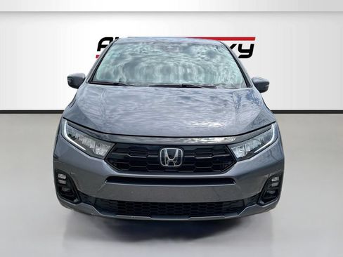 Used 2025 Honda Odyssey Touring image 2