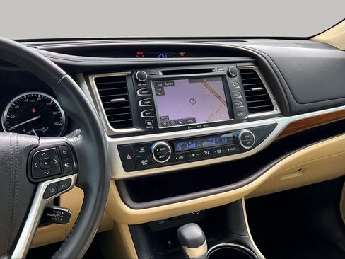 Used 2019 Toyota Highlander Limited FWD image 7