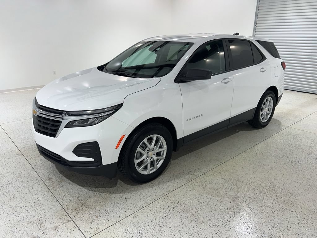 Used 2023 Chevrolet Equinox LS w/ LS Convenience Package FWD image 1