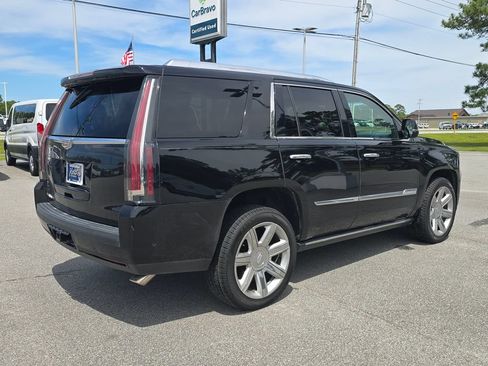 Used 2017 Cadillac Escalade Premium Luxury AWD/4WD image 5