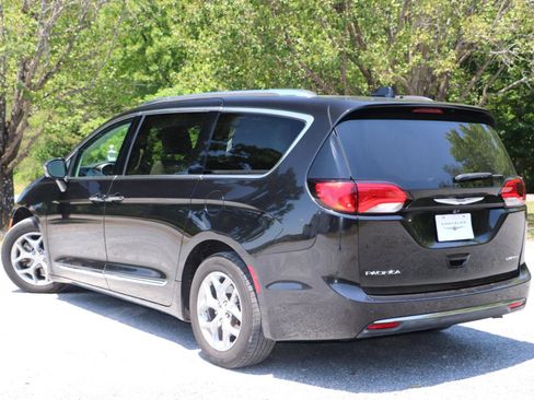 Used 2019 Chrysler Pacifica Limited w/ Advanced Safetytec Group FWD image 51
