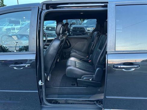 Used 2016 Dodge Grand Caravan R/T FWD image 13