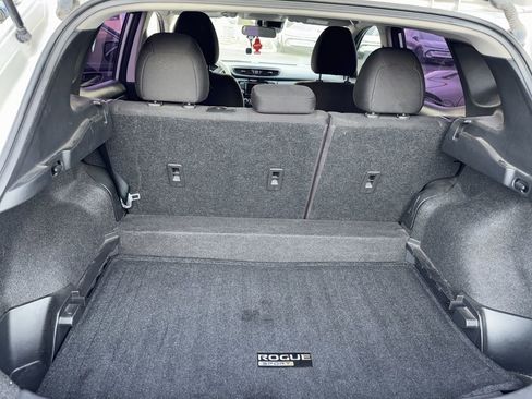 Used 2021 Nissan Rogue Sport S image 30