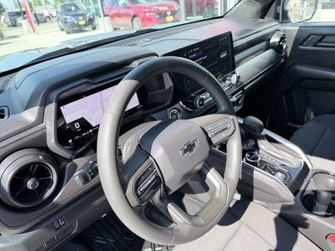 Used 2025 Chevrolet Colorado Trail Boss AWD/4WD image 19