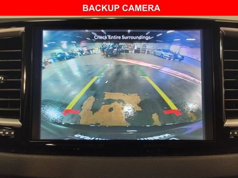 Used 2024 Chrysler Pacifica Touring-L image 16