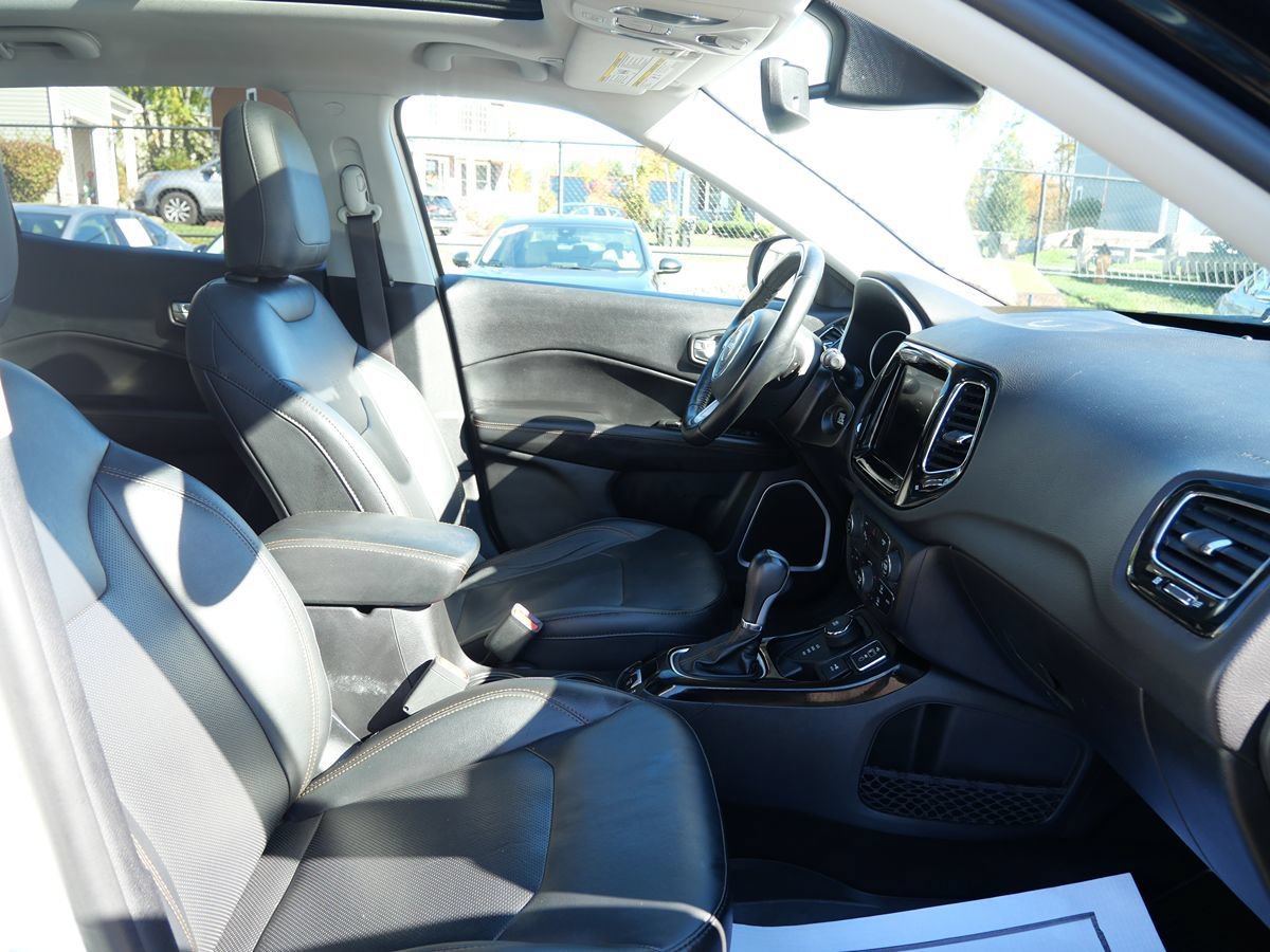 Used 2018 Jeep Compass Limited w/ Navigation Group AWD/4WD image 17
