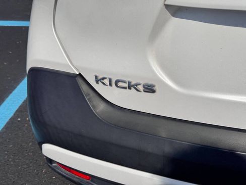 Used 2018 Nissan Kicks SR image 27