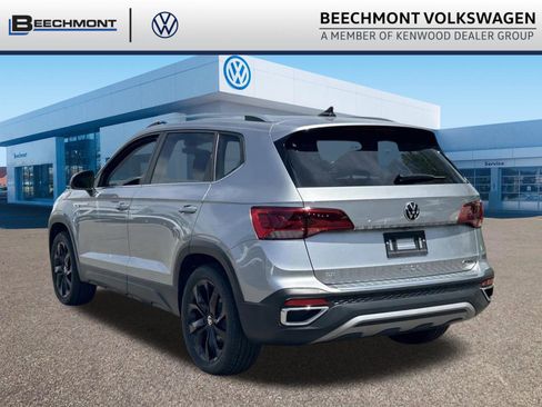 Used 2023 Volkswagen Taos SE w/ Panoramic Sunroof Package AWD/4WD image 5