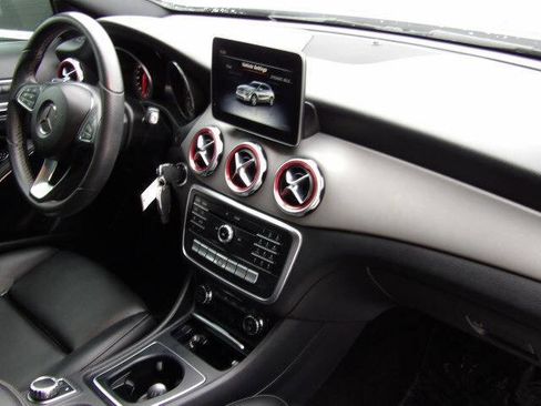 Used 2018 Mercedes-Benz GLA 250 image 15