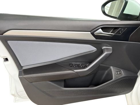 Certified 2025 Volkswagen Jetta SE w/ Sunroof Package FWD image 22