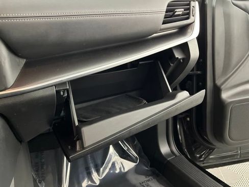 Used 2024 Nissan Rogue SV FWD image 38