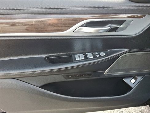 Used 2020 BMW 745e xDrive image 13