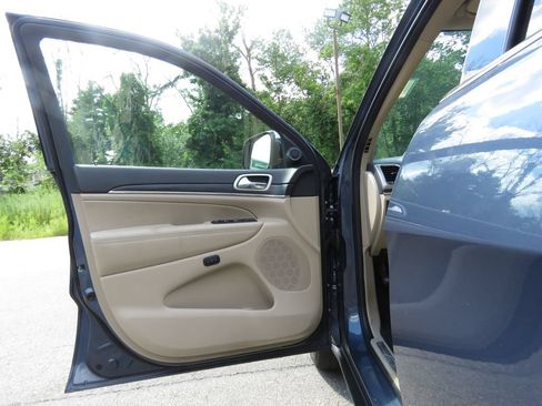 Used 2021 Jeep Grand Cherokee Limited AWD/4WD image 9