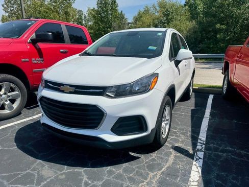 Used 2020 Chevrolet Trax LS w/ Fleet Convenience Package AWD/4WD image 2