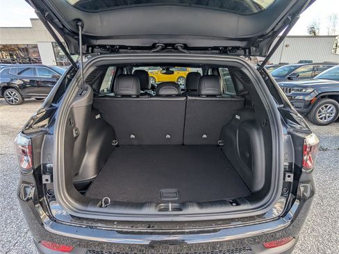 New 2026 Jeep Compass Limited w/ Sun, Sound & Navigation Group image 8