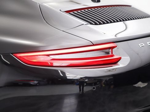 Used 2018 Porsche 911 Carrera RWD image 11
