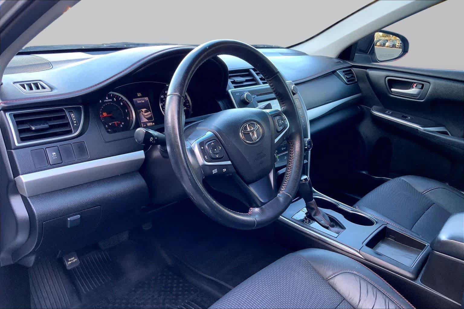 Used 2016 Toyota Camry SE FWD image 18