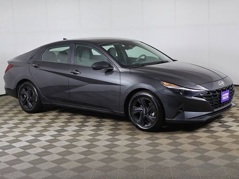 Used 2023 Hyundai Elantra SEL w/ Preferred Accessory Package image 2