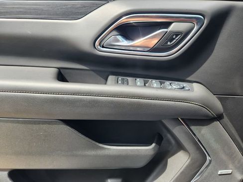 Used 2024 GMC Yukon SLT w/ SLT Luxury Package image 23