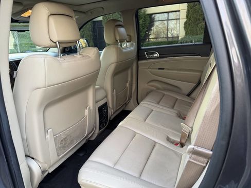 Used 2014 Jeep Grand Cherokee Limited w/ Luxury Group II image 27