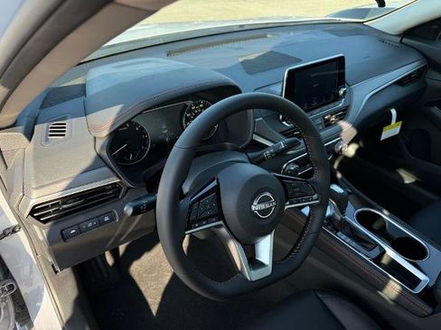 New 2025 Nissan Altima 2.5 SR image 17