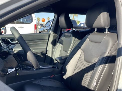 New 2026 Jeep Compass Latitude image 16