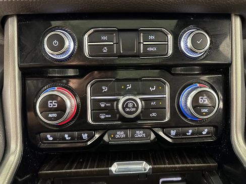 Used 2021 GMC Yukon Denali w/ Denali Premium Package AWD/4WD image 37