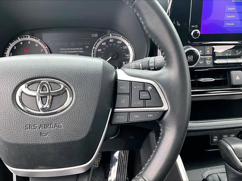 Certified 2024 Toyota Highlander LE AWD/4WD image 25