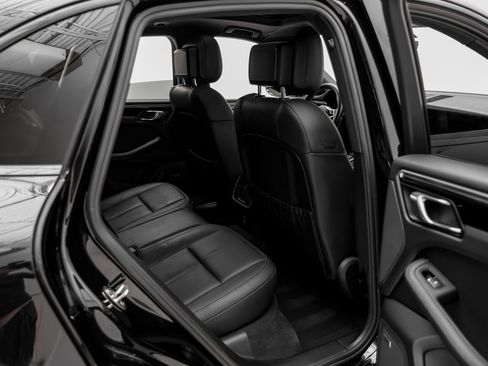 Used 2020 Porsche Macan S image 32