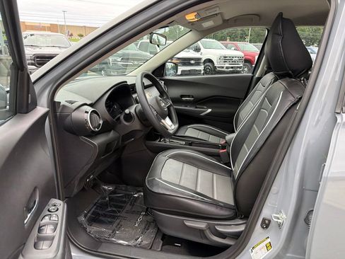 Used 2024 Nissan Kicks SV FWD image 11