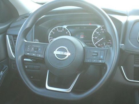 Used 2024 Nissan Rogue SV image 15